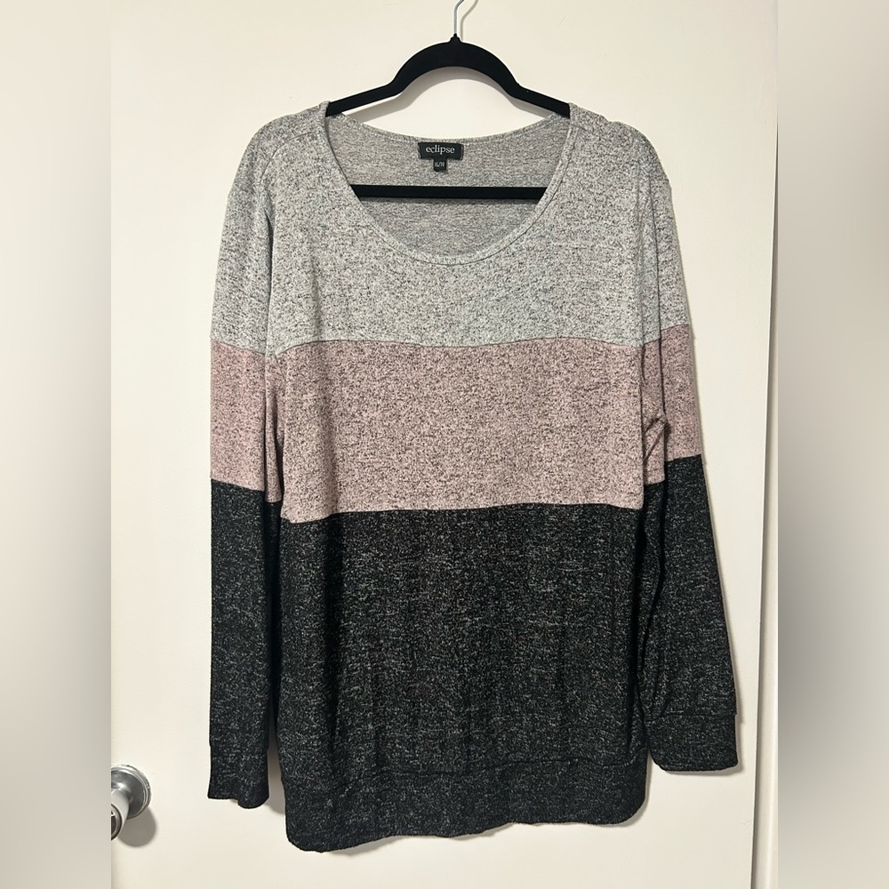 Eclipse Colorblock Top in Heather Gray and Black